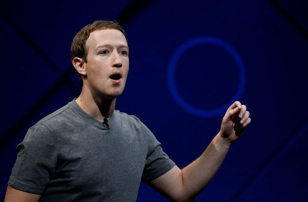 Mark Zuckerberg tỏ ra vô cùng giận dữ với những chỉ trích của Tim Cook