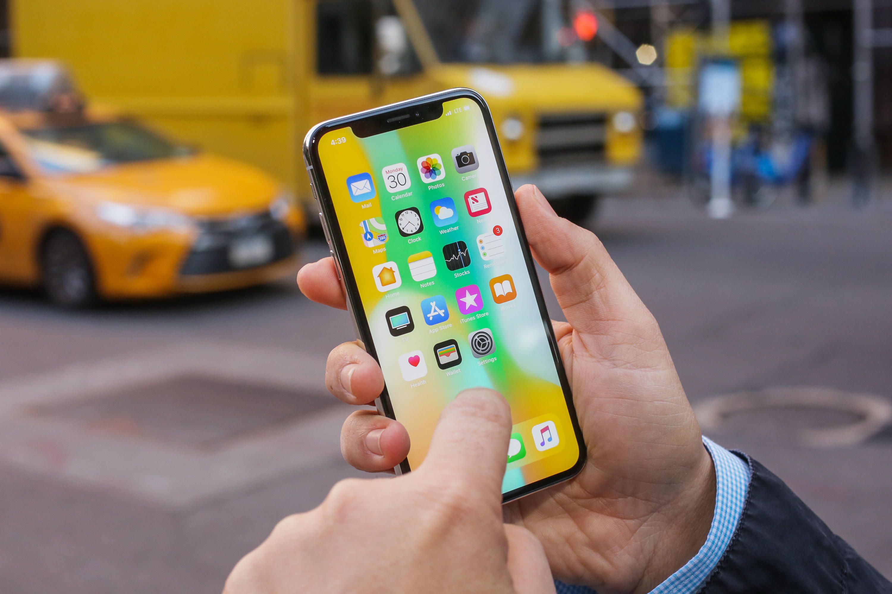 Apple giải quyết vấn đề màn hình bằng giải pháp thiết kế 