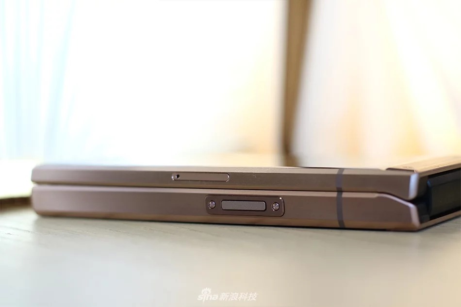 Sforum - Trang thông tin công nghệ mới nhất samsung-w2019-11 Trên tay Samsung W2019: Siêu phẩm nắp gập cao cấp với 2 màn hình, đắt hơn cả iPhone XS Max Sforum - Trang thông tin công nghệ mới nhất samsung-w2019-11 Trên tay Samsung W2019: Siêu phẩm nắp gập cao cấp với 2 màn hình, đắt hơn cả iPhone XS Max