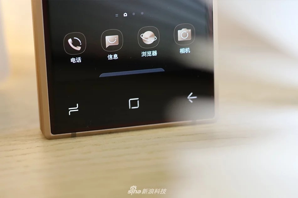 Sforum - Trang thông tin công nghệ mới nhất samsung-w2019-2 Trên tay Samsung W2019: Siêu phẩm nắp gập cao cấp với 2 màn hình, đắt hơn cả iPhone XS Max Sforum - Trang thông tin công nghệ mới nhất samsung-w2019-2 Trên tay Samsung W2019: Siêu phẩm nắp gập cao cấp với 2 màn hình, đắt hơn cả iPhone XS Max