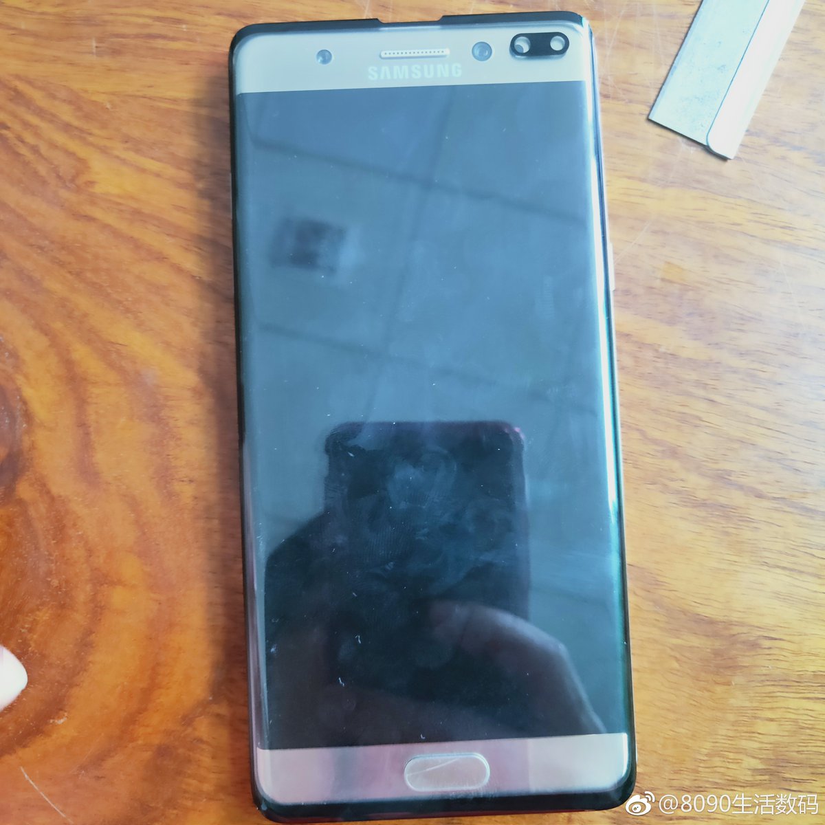 Galaxy S10 Plus sẽ có kích thước bằng với chiếc Galaxy Note 7