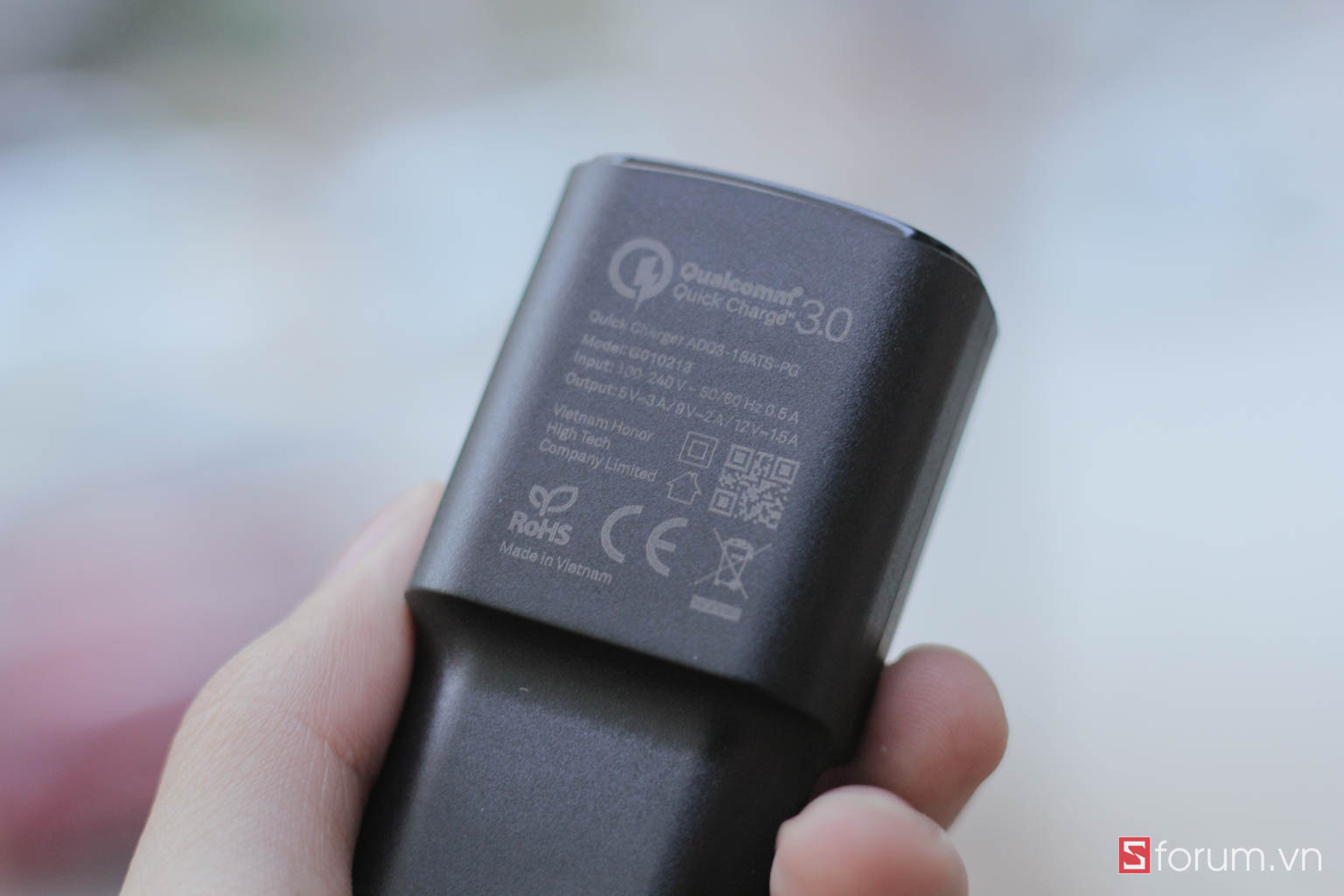 Sạc nhanh Quick Charge 3.0 đi kèm theo máy