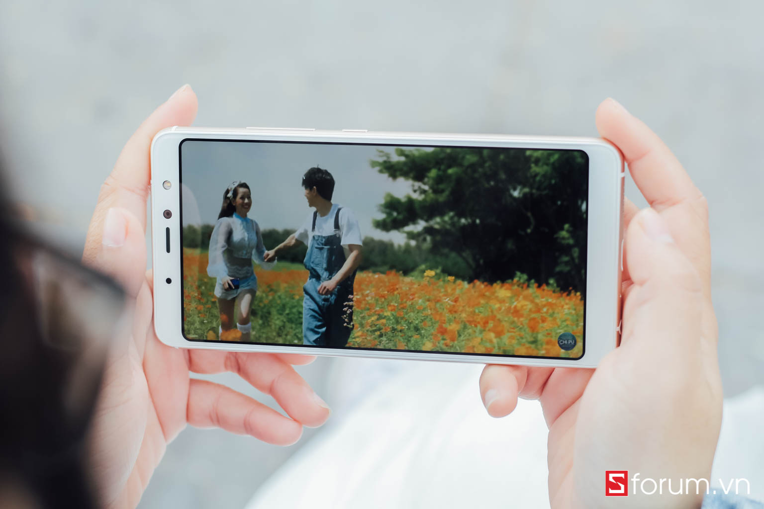 Chất lượng hiển thị của màn hình này tương đối tốt, tuy nhiên độ sáng của màn hình không được cao