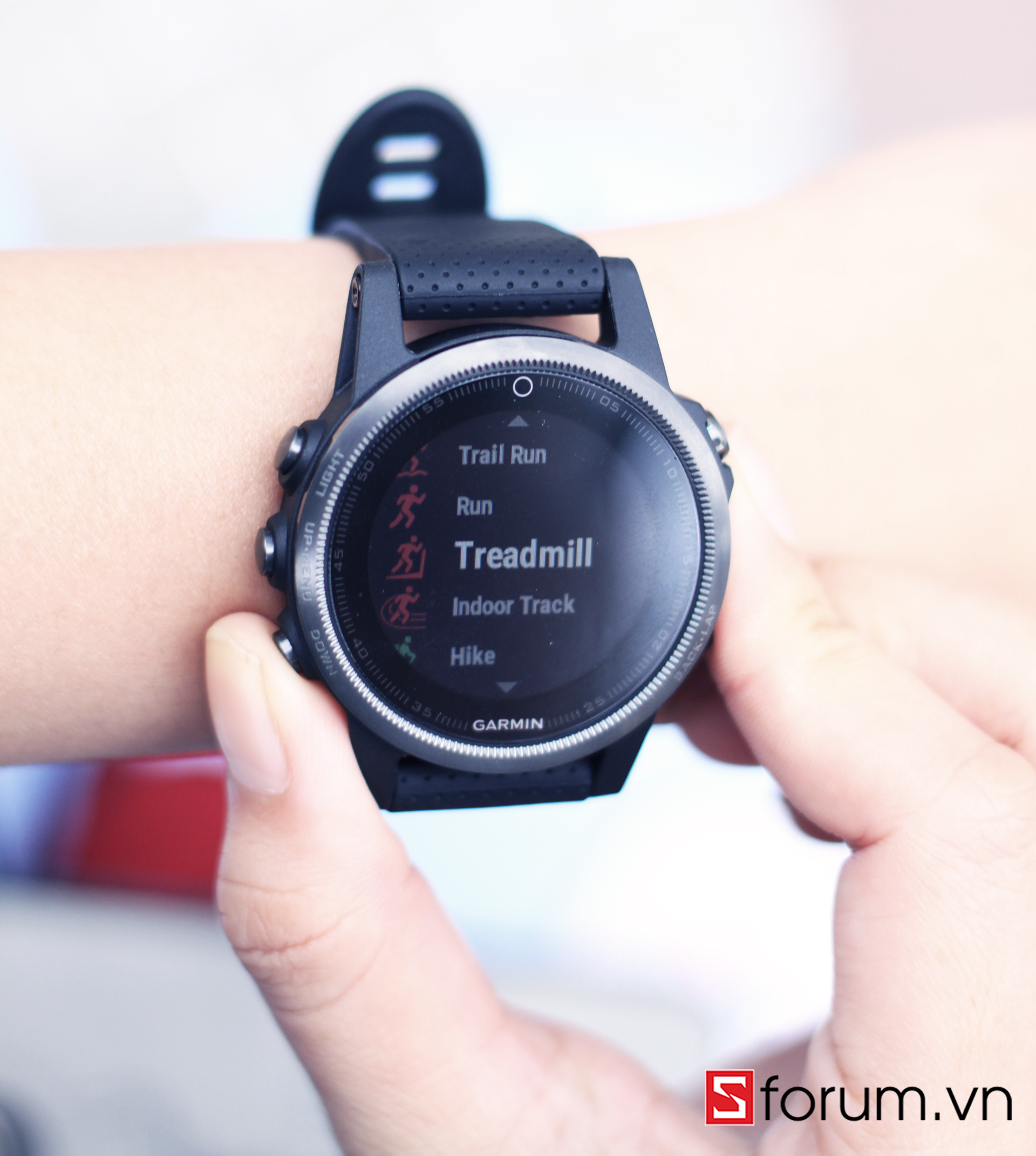 Fenix 5 series đã được thiết kế lại giao diện