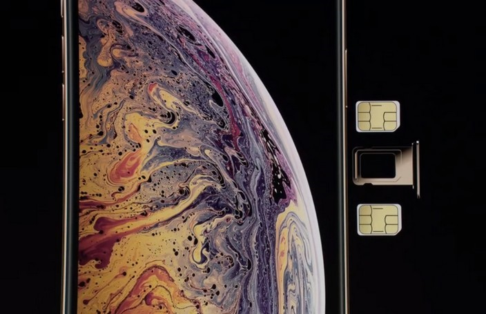 Kiểm tra iPhone XS Max bằng tính năng 2 SIM.