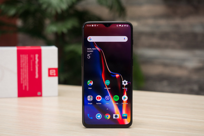 Sforum - Trang thông tin công nghệ mới nhất What-the-OnePlus-6T-really-looks-like OnePlus bị tố "gọt bớt" viền màn hình của OnePlus 6T trong đoạn video quảng cáo Sforum - Trang thông tin công nghệ mới nhất What-the-OnePlus-6T-really-looks-like OnePlus bị tố "gọt bớt" viền màn hình của OnePlus 6T trong đoạn video quảng cáo