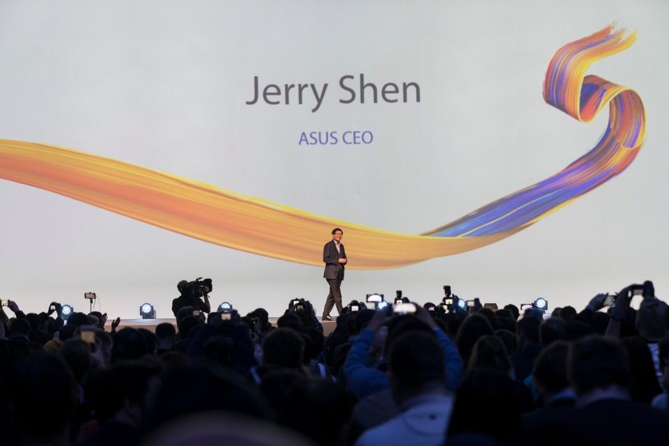 Sforum - Trang thông tin công nghệ mới nhất asus-ceo-960x640 ASUS xác nhận sẽ vẫn tiếp tục phát triển dòng smartphone Zenfone Sforum - Trang thông tin công nghệ mới nhất asus-ceo-960x640 ASUS xác nhận sẽ vẫn tiếp tục phát triển dòng smartphone Zenfone