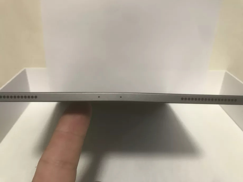 Apple thừa nhận iPad Pro 2018 bị cong, khẳng định đó không phải là khuyết điểm
