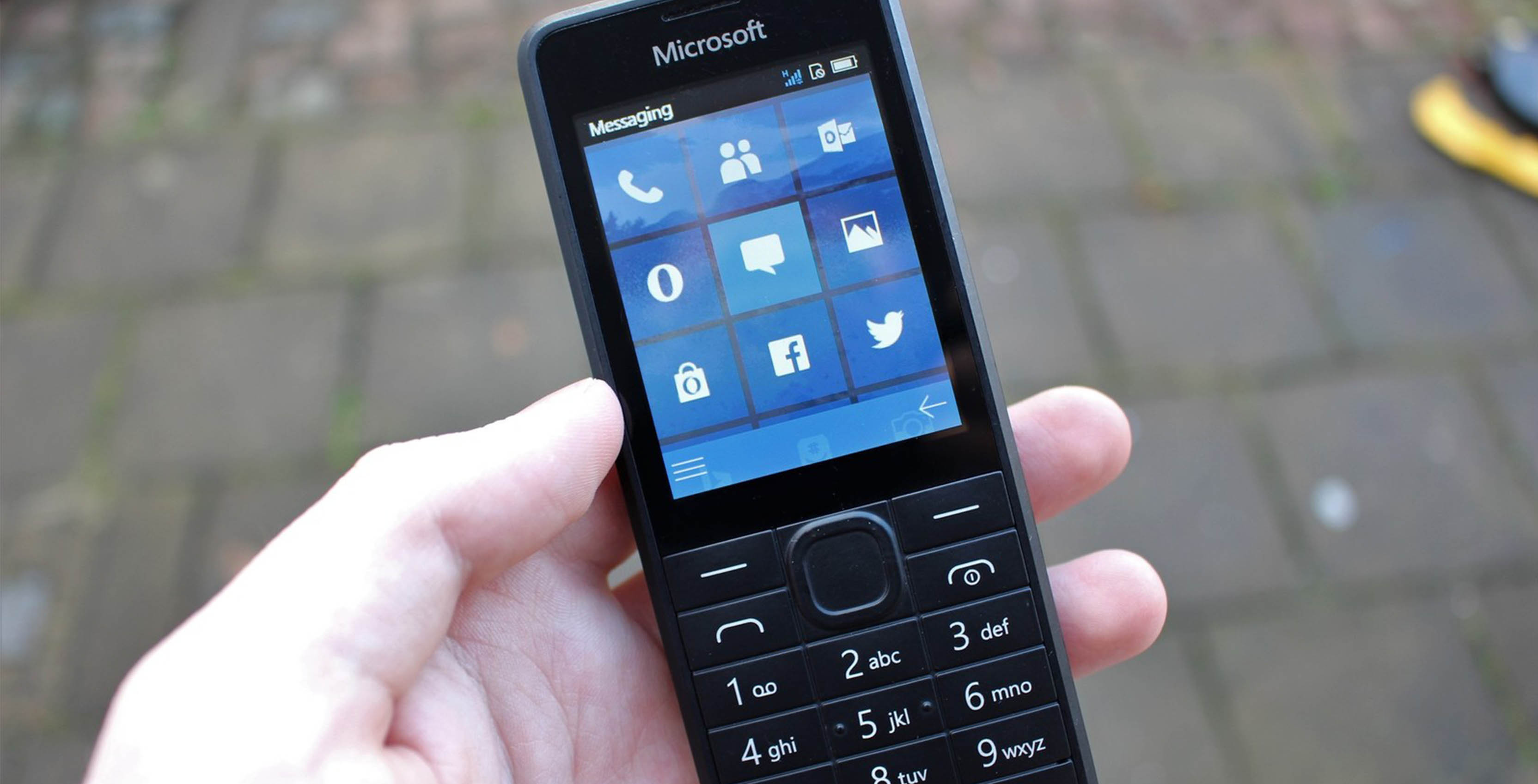 Điện thoại phổ thông đầu tiên do Microsoft phát triển