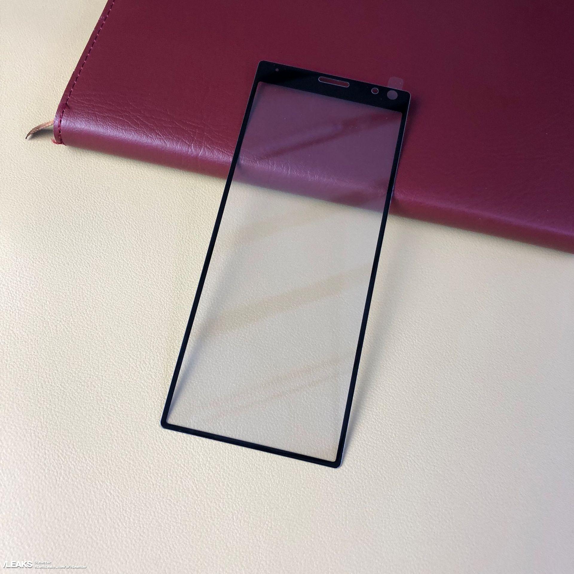 Tấm nền màn hình Sony Xperia XA3 tiết lộ máy có thiết kế tràn đáy như Bphone 3