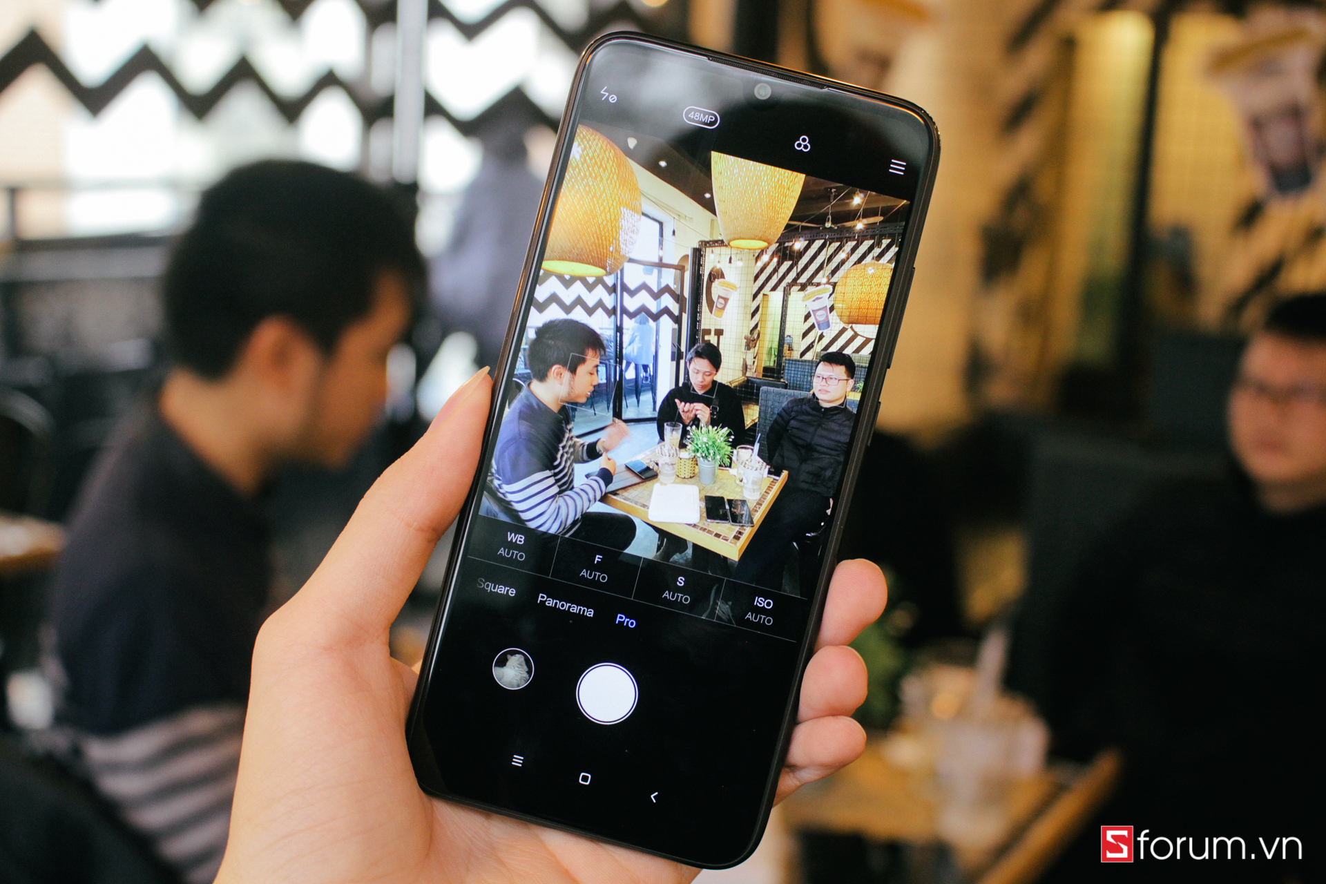 Chế độ tự động thì máy chỉ chụp với độ phân giải 12MP