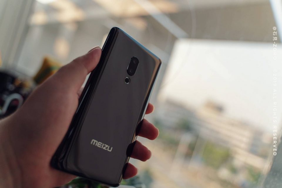 Sforum - Trang thông tin công nghệ mới nhất Meizu-Zero-8-960x641 Cận cảnh Meizu Zero: Smartphone có thiết kế "không lỗ" đầu tiên trên thế giới Sforum - Trang thông tin công nghệ mới nhất Meizu-Zero-8-960x641 Cận cảnh Meizu Zero: Smartphone có thiết kế "không lỗ" đầu tiên trên thế giới