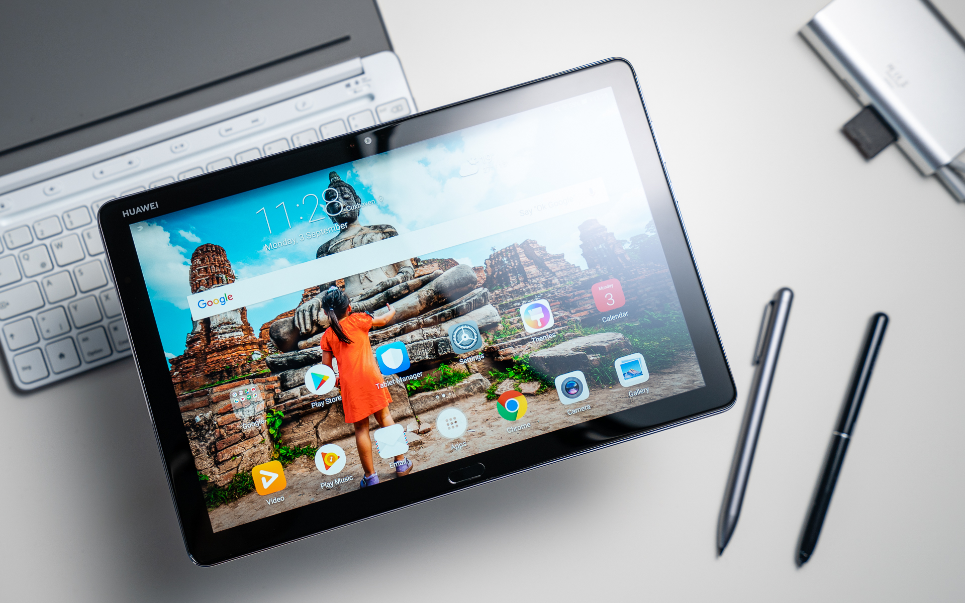 Huawei giới thiệu MateBook 13 và MediaPad M5 Lite tại sự kiện CES 2019