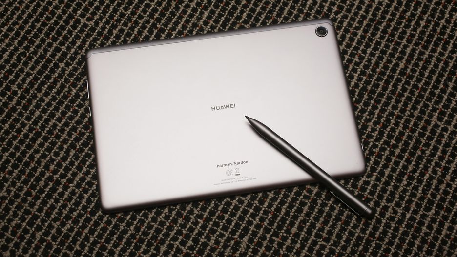 Huawei giới thiệu MateBook 13 và MediaPad M5 Lite tại sự kiện CES 2019