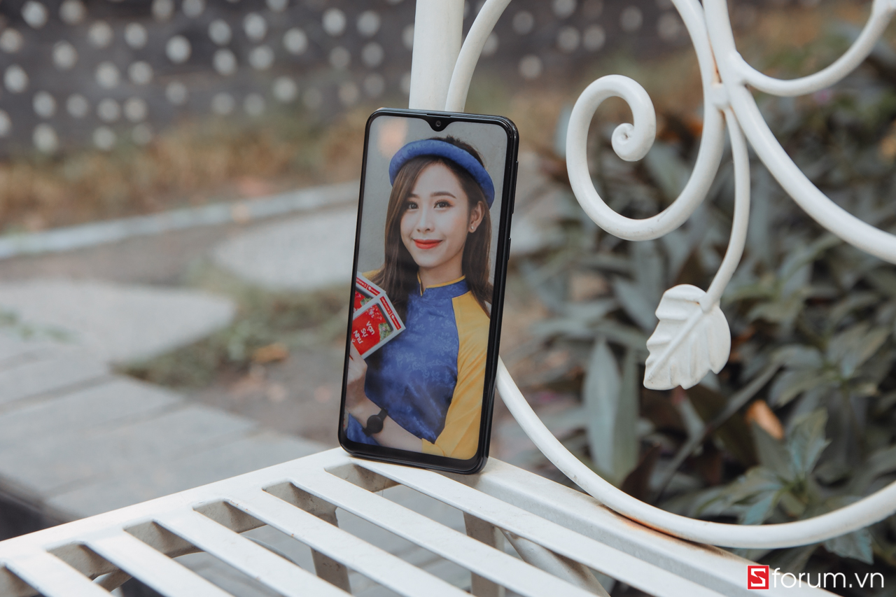 Sforum - Trang thÃ´ng tin cÃ´ng nghá»‡ má»›i nháº¥t IMG_9872 TrÃªn tay Galaxy M20 chÃ­nh hÃ£ng: MÃ n hÃ¬nh Infinity-V, camera kÃ©p, USB-C, pin 5.000mAh, giÃ¡ 4.99 triá»‡u 