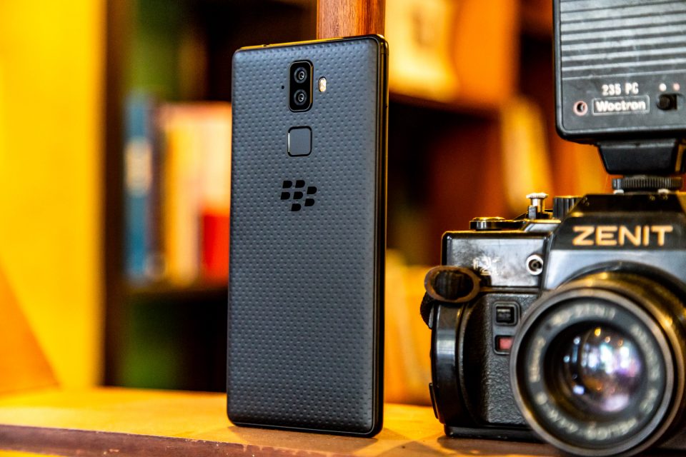 Sforum - Trang thông tin công nghệ mới nhất blackberry-evolve-7-960x640 BlackBerry Evolve sắp sửa được bán chính hãng tại Việt Nam? Sforum - Trang thông tin công nghệ mới nhất blackberry-evolve-7-960x640 BlackBerry Evolve sắp sửa được bán chính hãng tại Việt Nam?