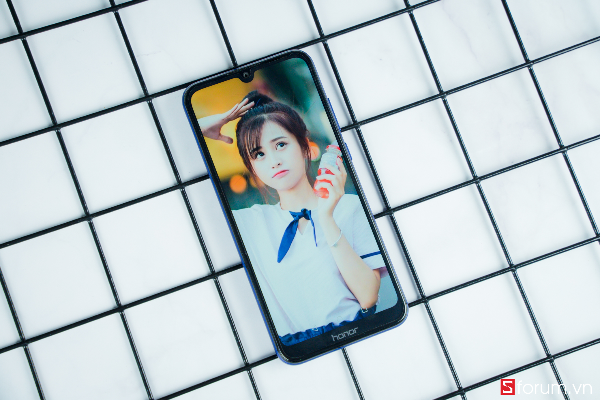 Sforum - Trang thông tin công nghệ mới nhất DSC5245 Trên tay Honor 8A: Thiết kế trẻ trung, màn hình giọt nước, cấu hình đủ dùng, giá chỉ hơn 2 triệu Sforum - Trang thông tin công nghệ mới nhất DSC5245 Trên tay Honor 8A: Thiết kế trẻ trung, màn hình giọt nước, cấu hình đủ dùng, giá chỉ hơn 2 triệu