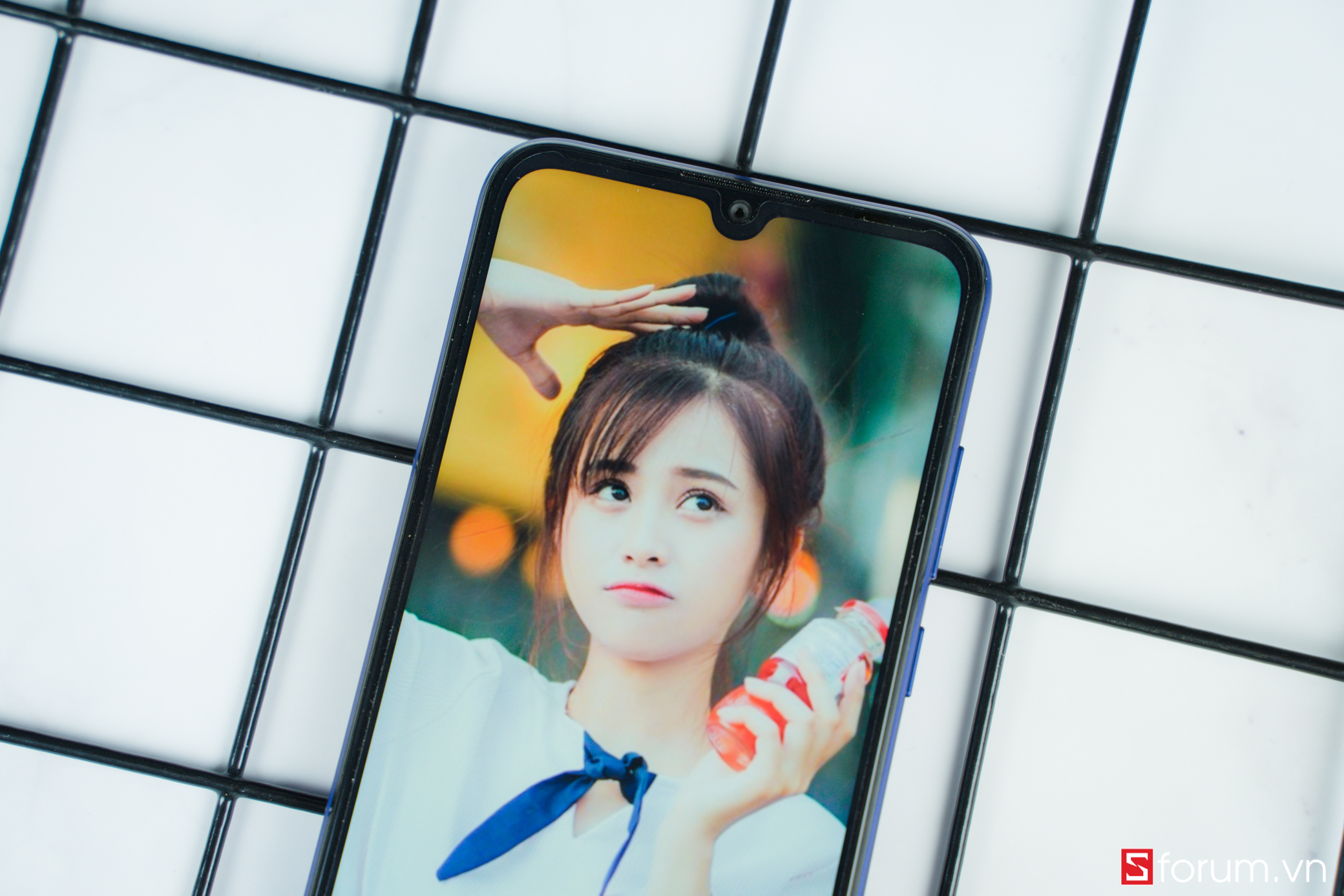 Sforum - Trang thông tin công nghệ mới nhất DSC5246 Trên tay Honor 8A: Thiết kế trẻ trung, màn hình giọt nước, cấu hình đủ dùng, giá chỉ hơn 2 triệu Sforum - Trang thông tin công nghệ mới nhất DSC5246 Trên tay Honor 8A: Thiết kế trẻ trung, màn hình giọt nước, cấu hình đủ dùng, giá chỉ hơn 2 triệu