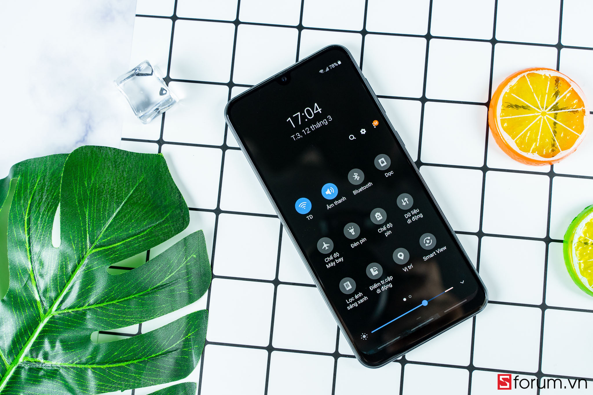 Giao diện của chế độ ban đêm trên Galaxy A50