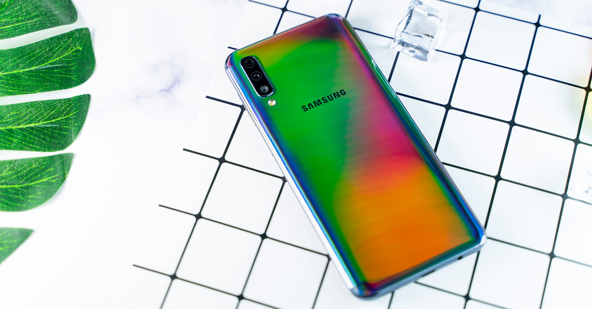Galaxy A50 sở hữu đến 3 camera ở mặt sau