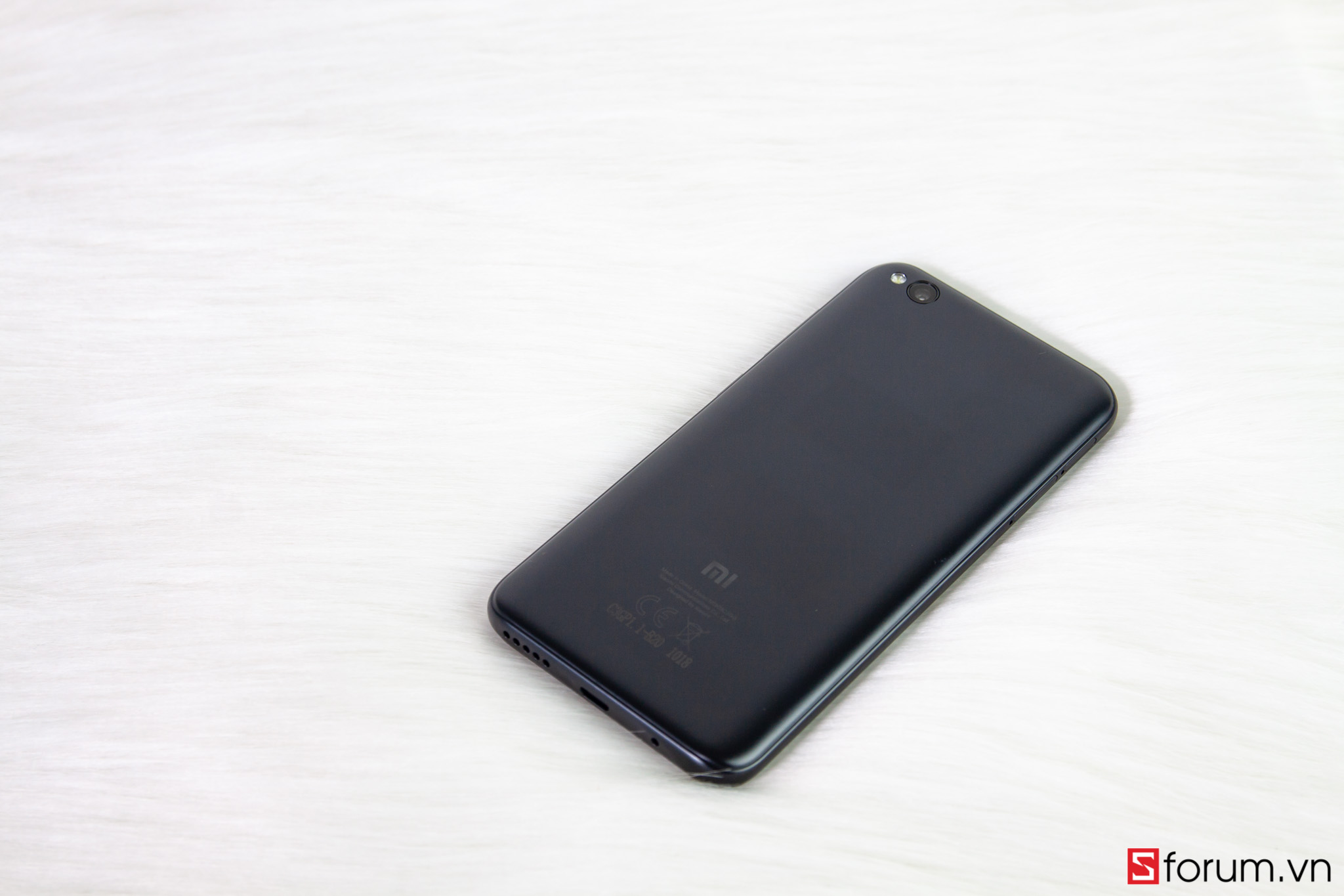 Sforum - Trang thÃ´ng tin cÃ´ng nghá» má»i nháº¥t Xiaomi-redmi-go-1 TrÃªn tay Redmi Go: RAM 1GB, ROM 8GB, Snapdragon 425, mÃn hÃ¬nh 5 inch HD, giÃ¡ khoáº£ng 1.79 triá»u 