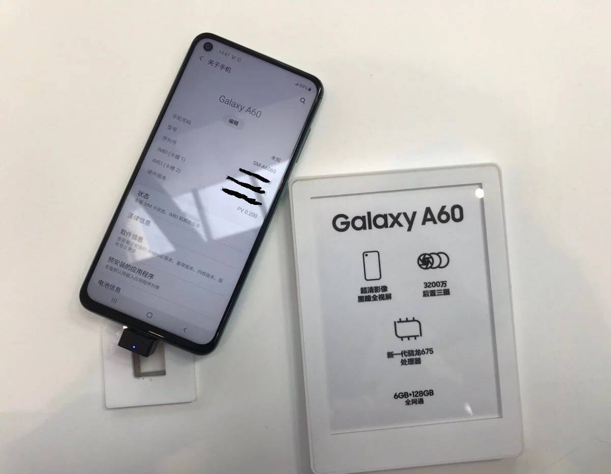 Sforum - Trang thông tin công nghệ mới nhất Galaxy-A60-live-image-c Lộ ảnh thực tế Galaxy A60 với màn hình đục lỗ và bộ xử lý Snapdragon 675 