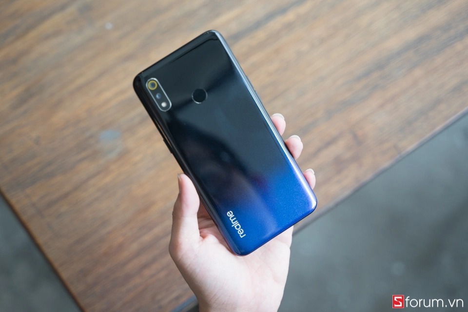 Sforum - Trang thông  tin công nghệ mới nhất tren-tay-realme-3-124 Đặt trước Realme 3 giá 
