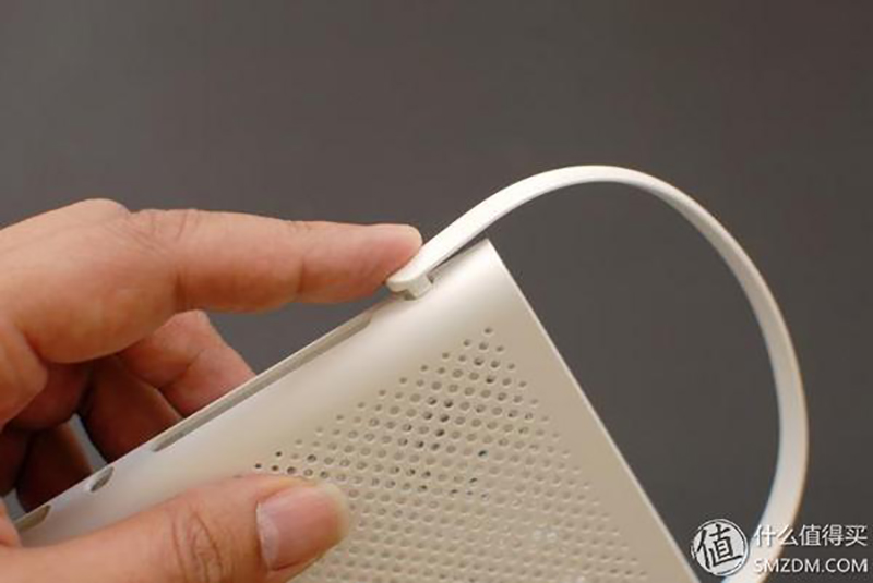 Sforum - Trang thông tin công nghệ mới nhất Hop-chong-muoi-Xiaomi-4 Xiaomi ra mắt hộp đuổi muỗi không dùng điện, không sợ nắng mưa, hoạt động được 100 ngày, giá 200 ngàn 