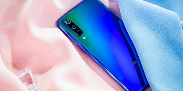 Sforum - Trang thông  tin công nghệ mới nhất xiaomi-mi-9-secover-2-750x375 [HOT SALE] Xiaomi Mi 9 SE: Snapdragon 712, 3 camera, vân tay trong màn hình,... giảm giá cực sốc 