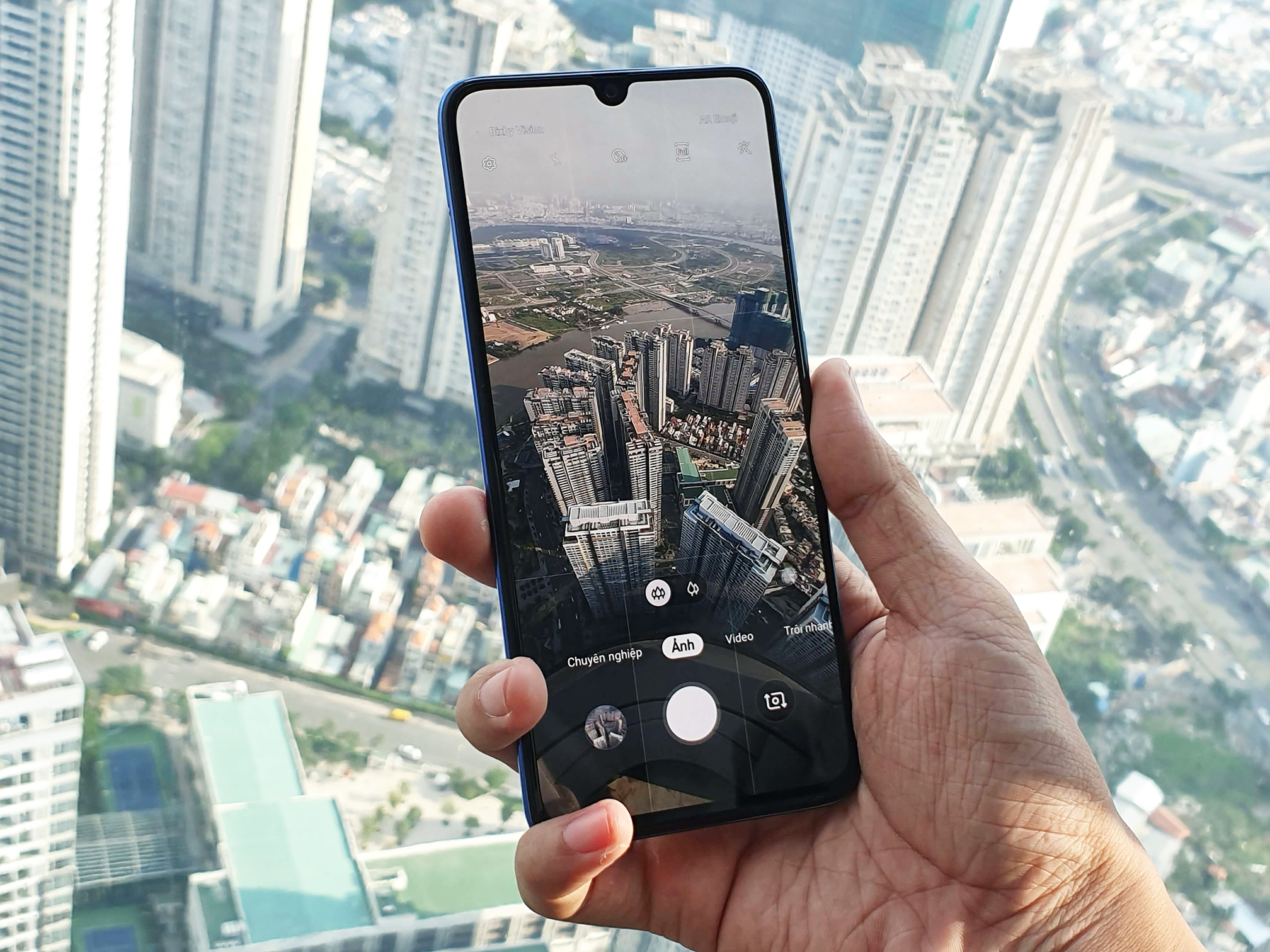 Galaxy A70 với một mình hình cực lớn ở phân khúc tầm trung