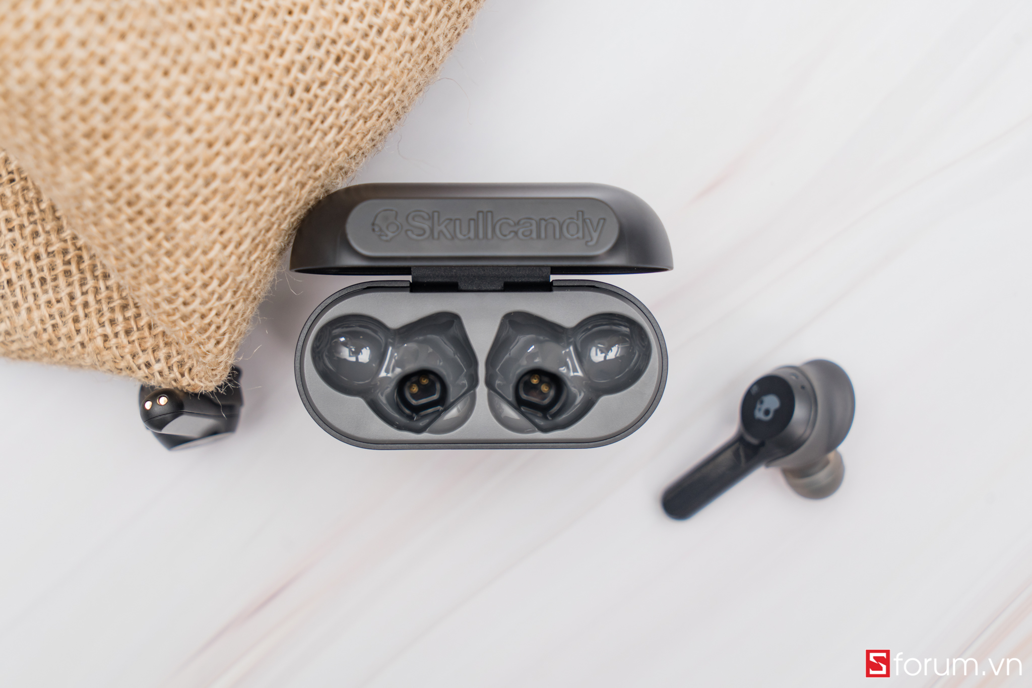 Sforum - Trang thông tin công nghệ mới nhất CPS-Skullcandy-Indy-32 Mở hộp Skullcandy Indy: Thiết kế tương tự AirPods, kháng nước IP55, giá chỉ hơn 2 triệu 