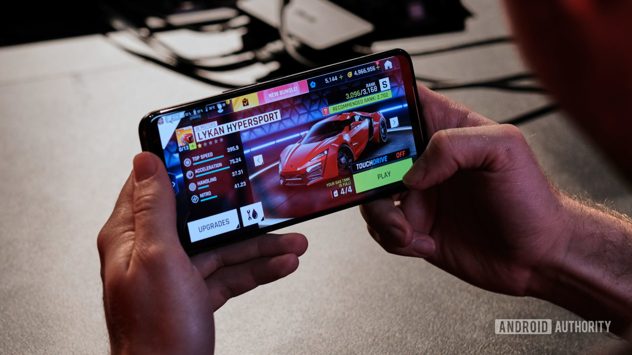 ASUS ROG Phone 2: Smartphone gaming với Snapdragon 855 Plus, pin 6000mAh