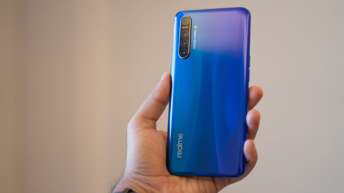 Sforum - Trang thông tin công nghệ mới nhất Realme-XT-in-hand-with-back-panel-and-gradient-1200x675 Realme XT ra mắt: 4 camera sau 64MP, Snapdragon 712, pin 4000mAh, lên kệ vào tháng 9 