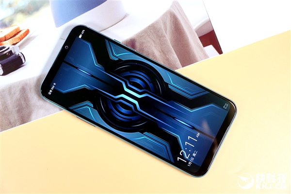 Sforum - Trang thÃ´ng tin cÃ´ng nghá» má»i nháº¥t blackshark-2-pro-4 TrÃªn tay Black Shark 2 Pro: Thay Äá»i nhá» nhÆ°ng khÃ¡c biá»t Äá»§ lá»n 