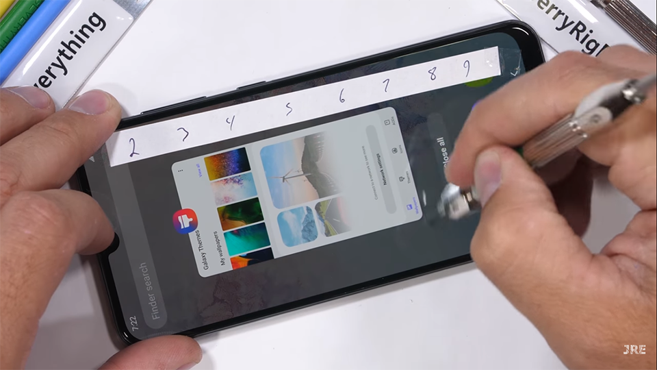 Sforum - Trang thông tin công nghệ mới nhất tra-tan-Galaxy-A50-1 [Video] Samsung Galaxy A50 cực bền, đã 