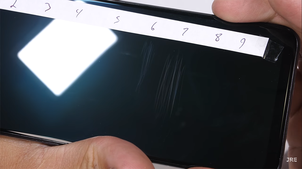 Sforum - Trang thông tin công nghệ mới nhất tra-tan-Galaxy-A50-2 [Video] Samsung Galaxy A50 cực bền, đã 