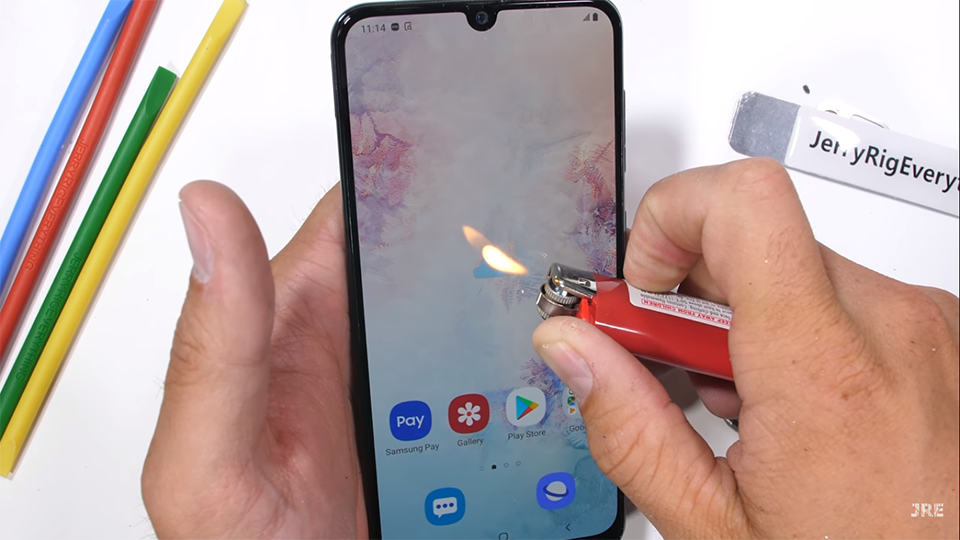 Sforum - Trang thông tin công nghệ mới nhất tra-tan-Galaxy-A50-7 [Video] Samsung Galaxy A50 cực bền, đã 