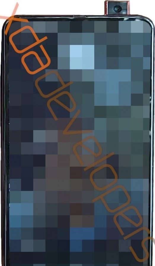 Sforum - Trang thông tin công nghệ mới nhất 2-3 Xuất hiện hình ảnh thực tế smartphone Motorola với camera selfie thò thụt 