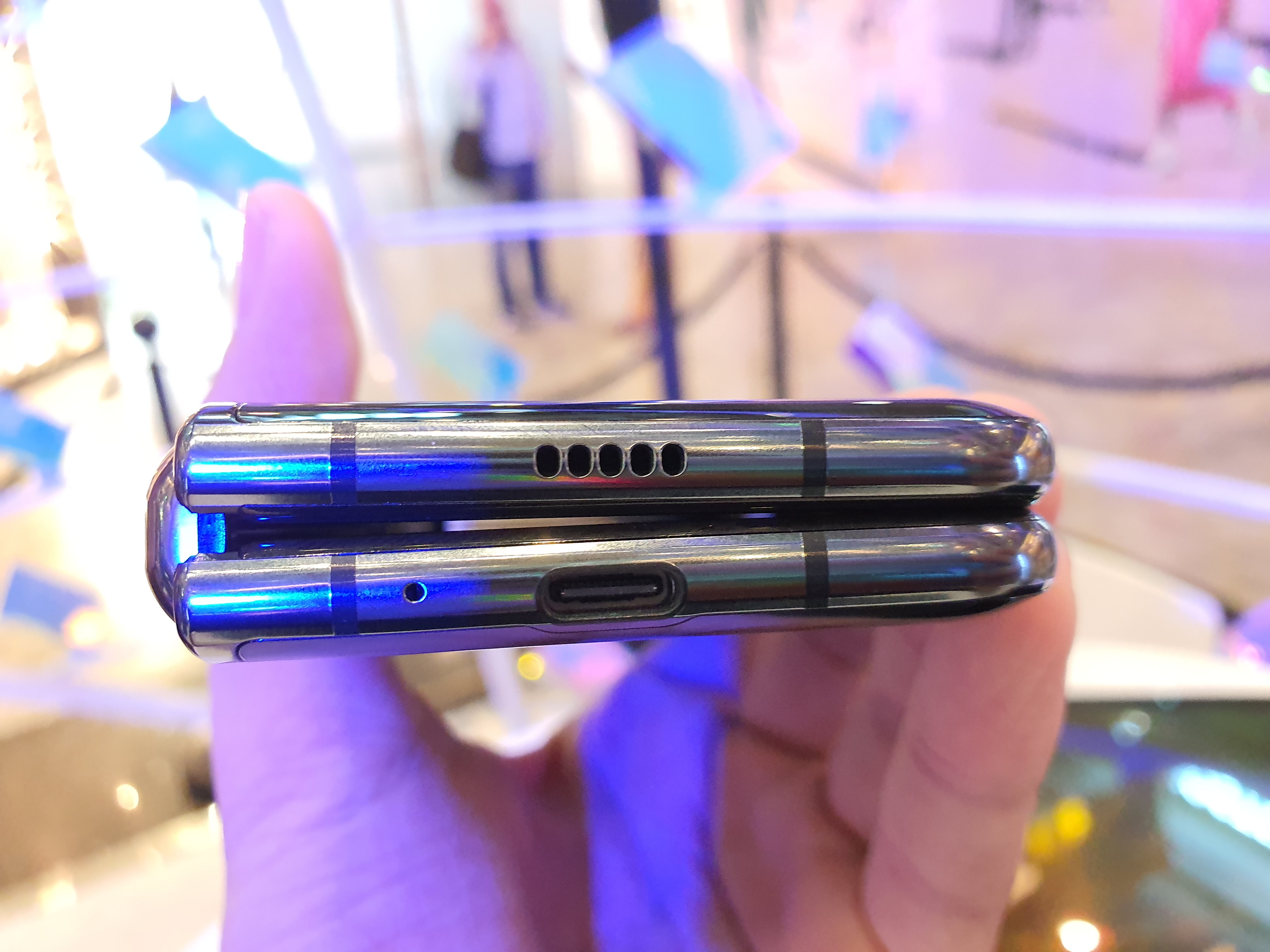 Sforum - Trang thông tin công nghệ mới nhất 20190919_142650 Trên tay Galaxy Fold: Màn hình 