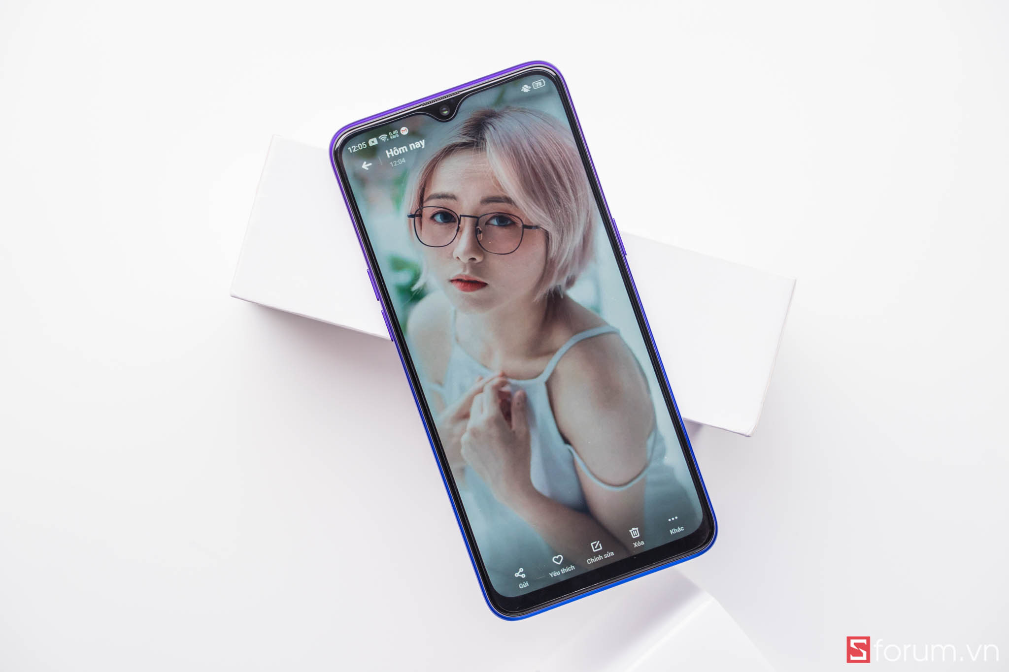 Sforum - Trang thông tin công nghệ mới nhất DSC1104 Mở hộp và trên tay Realme 5 Pro tại VN: SD 712, sạc VOOC, 4 camera 48MP Sforum - Trang thông tin công nghệ mới nhất DSC1104 Mở hộp và trên tay Realme 5 Pro tại VN: SD 712, sạc VOOC, 4 camera 48MP