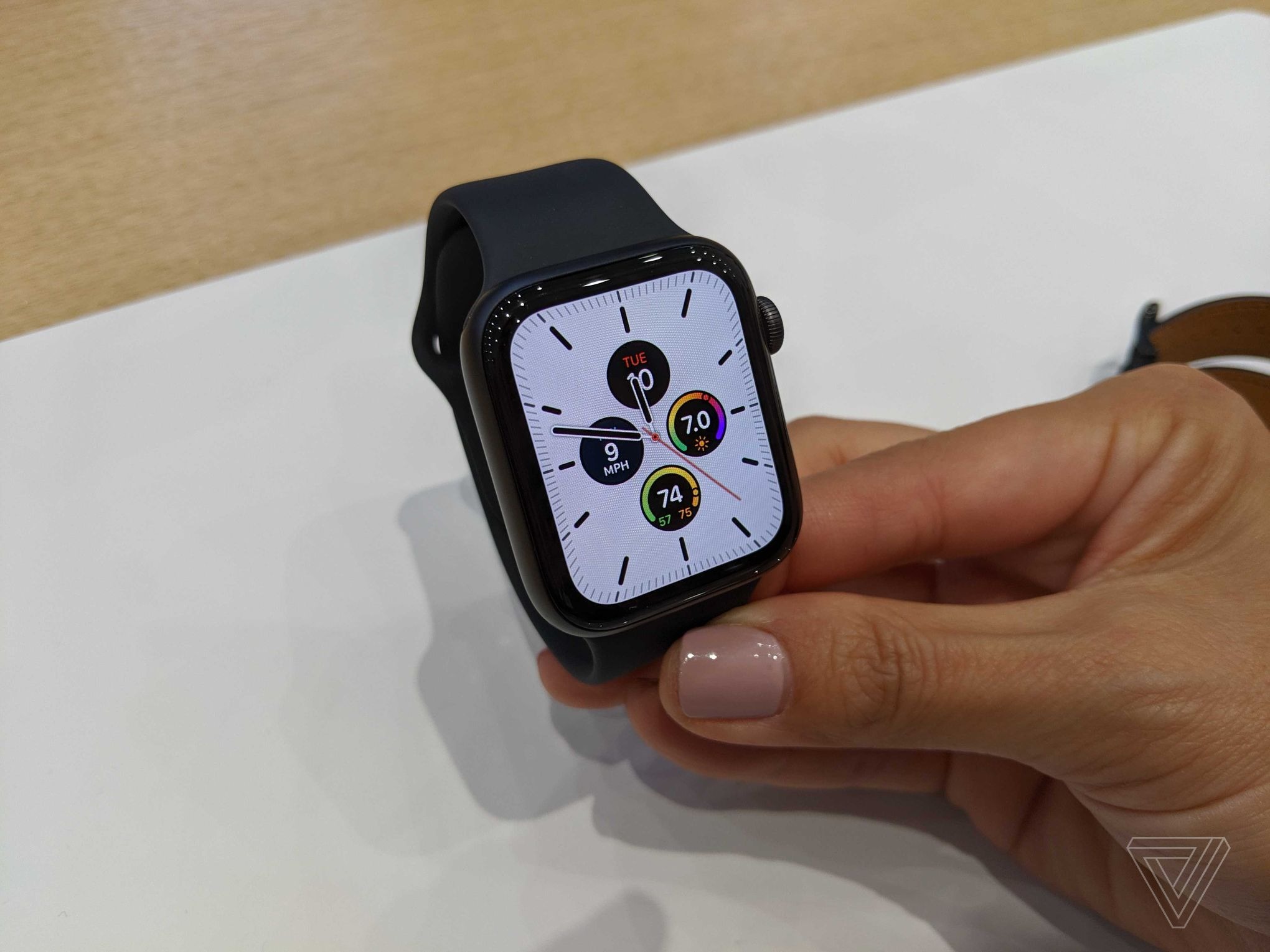 Sforum - Trang thông tin công nghệ mới nhất MVIMG_20190910_114823_result_1 Trên tay Apple Watch Series 5: Màn hình Always-On công nghệ 1Hz, tuỳ chọn titanium và gốm, giá từ 399 đô Sforum - Trang thông tin công nghệ mới nhất MVIMG_20190910_114823_result_1 Trên tay Apple Watch Series 5: Màn hình Always-On công nghệ 1Hz, tuỳ chọn titanium và gốm, giá từ 399 đô