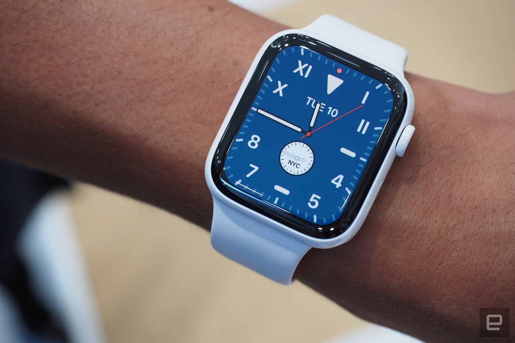 Sforum - Trang thông tin công nghệ mới nhất apple-watch-1-1 Trên tay Apple Watch Series 5: Màn hình Always-On công nghệ 1Hz, tuỳ chọn titanium và gốm, giá từ 399 đô Sforum - Trang thông tin công nghệ mới nhất apple-watch-1-1 Trên tay Apple Watch Series 5: Màn hình Always-On công nghệ 1Hz, tuỳ chọn titanium và gốm, giá từ 399 đô