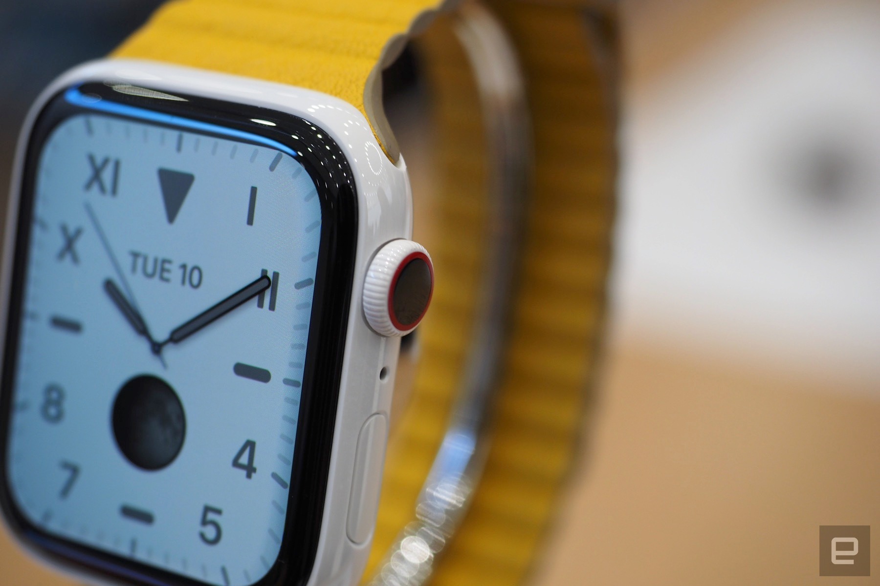 Sforum - Trang thông tin công nghệ mới nhất apple-watch-1-3 Trên tay Apple Watch Series 5: Màn hình Always-On công nghệ 1Hz, tuỳ chọn titanium và gốm, giá từ 399 đô Sforum - Trang thông tin công nghệ mới nhất apple-watch-1-3 Trên tay Apple Watch Series 5: Màn hình Always-On công nghệ 1Hz, tuỳ chọn titanium và gốm, giá từ 399 đô