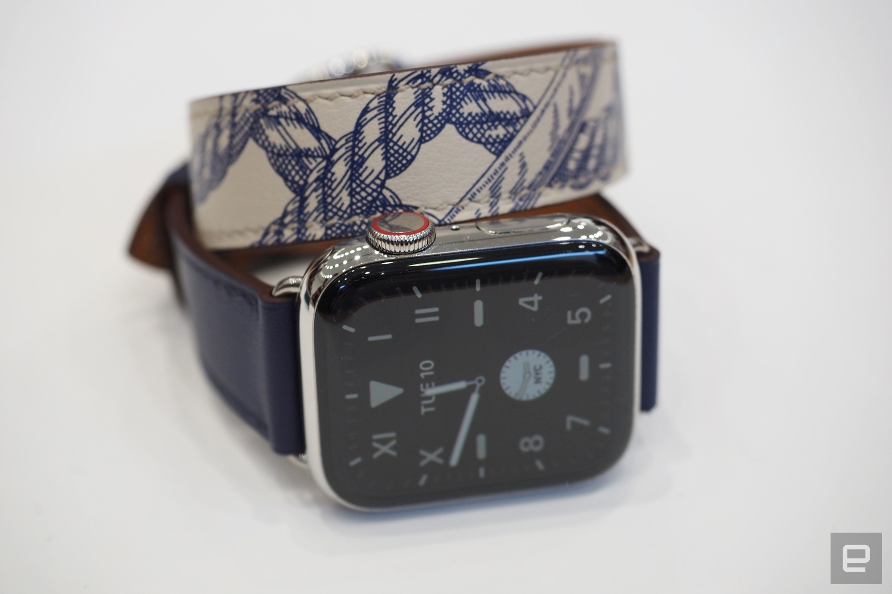 Sforum - Trang thông tin công nghệ mới nhất apple-watch-1-7 Trên tay Apple Watch Series 5: Màn hình Always-On công nghệ 1Hz, tuỳ chọn titanium và gốm, giá từ 399 đô Sforum - Trang thông tin công nghệ mới nhất apple-watch-1-7 Trên tay Apple Watch Series 5: Màn hình Always-On công nghệ 1Hz, tuỳ chọn titanium và gốm, giá từ 399 đô