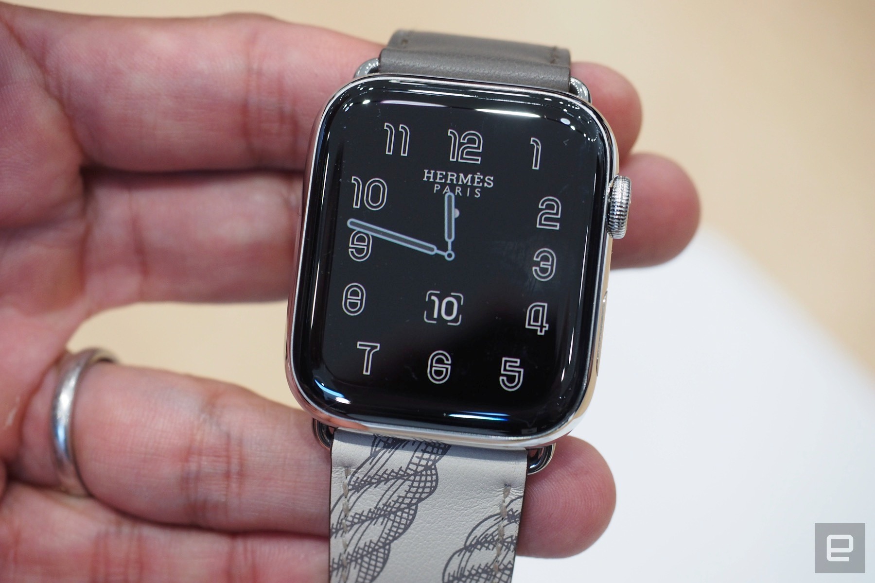 Sforum - Trang thông tin công nghệ mới nhất apple-watch-1-9 Trên tay Apple Watch Series 5: Màn hình Always-On công nghệ 1Hz, tuỳ chọn titanium và gốm, giá từ 399 đô Sforum - Trang thông tin công nghệ mới nhất apple-watch-1-9 Trên tay Apple Watch Series 5: Màn hình Always-On công nghệ 1Hz, tuỳ chọn titanium và gốm, giá từ 399 đô