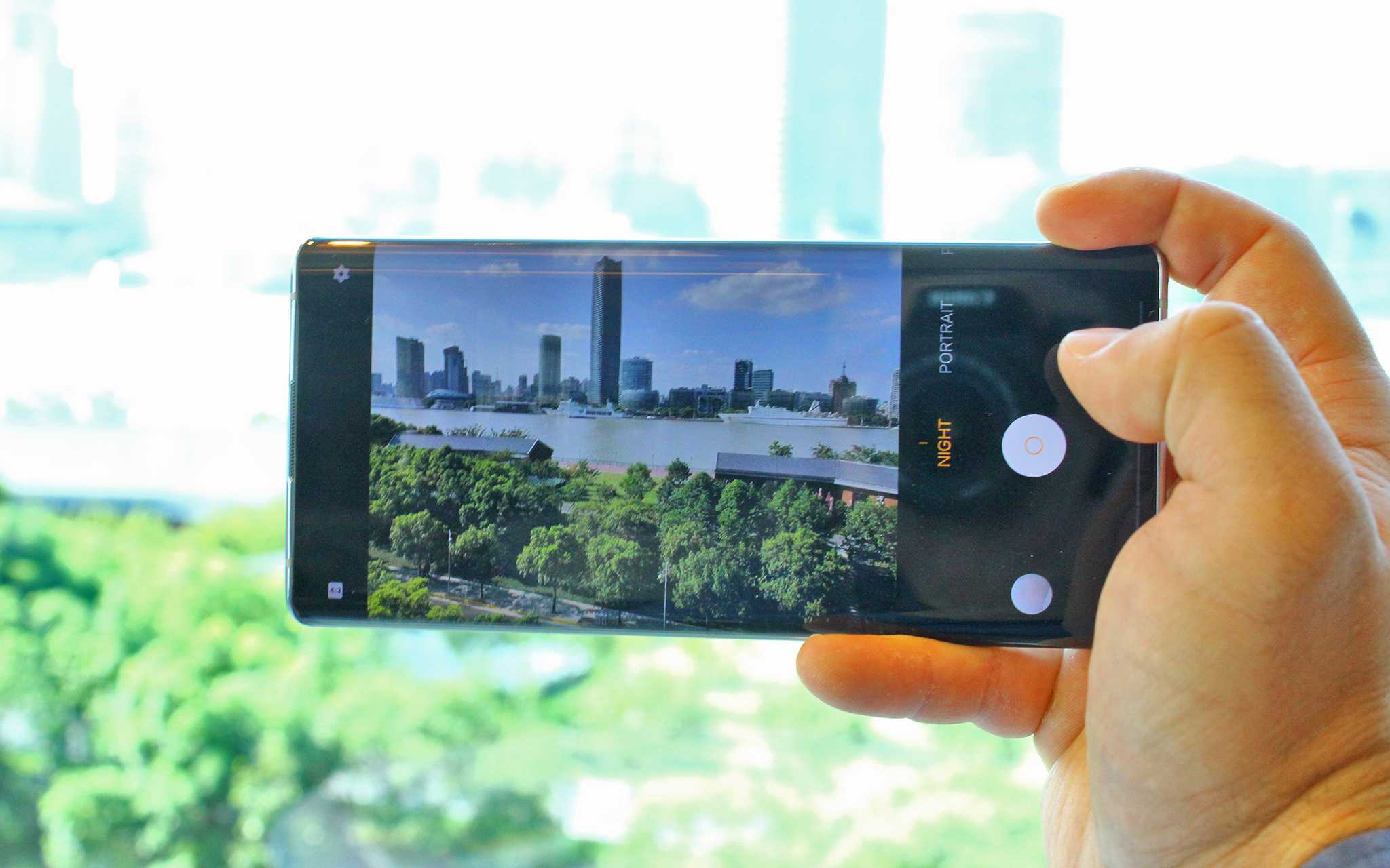 Sforum - Trang thông tin công nghệ mới nhất gsmarena_028 Cận cảnh Vivo NEX 3: Màn hình thác nước chiếm 99.6%, camera selfie "thò thụt", không phím vật lý, giá 16.5 triệu 