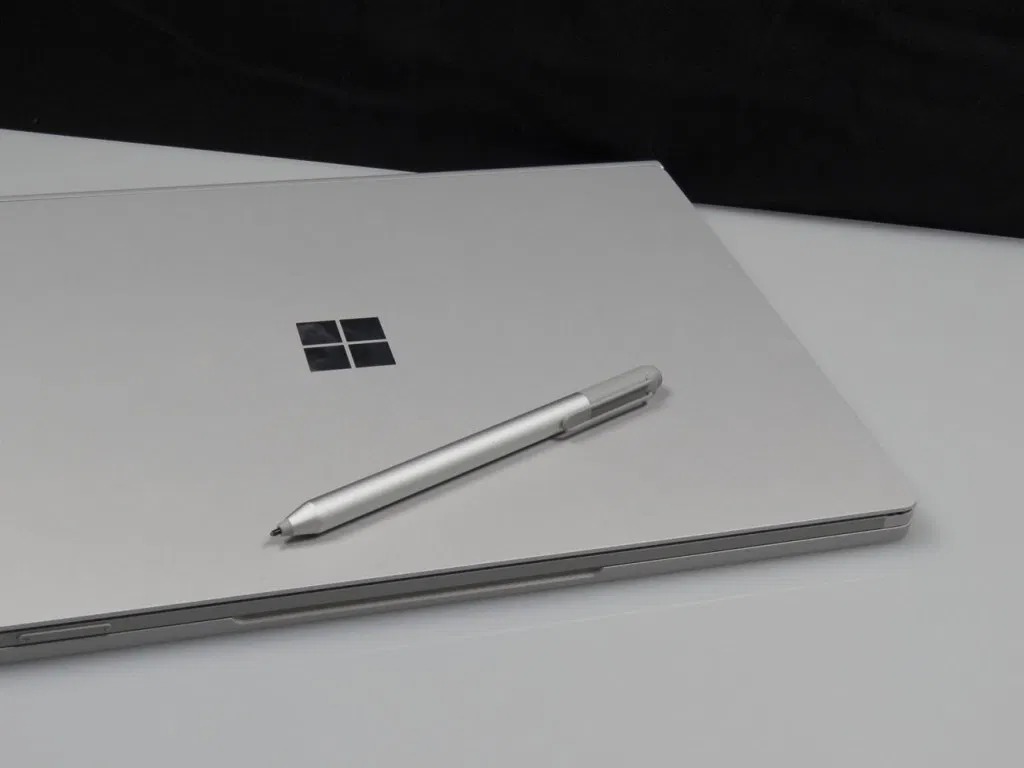 Sforum - Trang thông tin công nghệ mới nhất surfacebookpen Bút Surface Pen thế hệ mới có thể sẽ hỗ trợ tính năng sạc không dây 