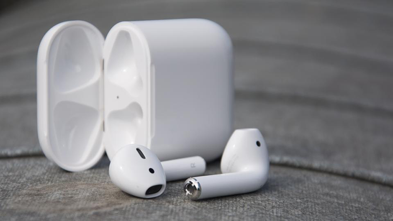 Tăng thời lượng sử dụng Apple Airpods bằng cách sạc luân phiên.