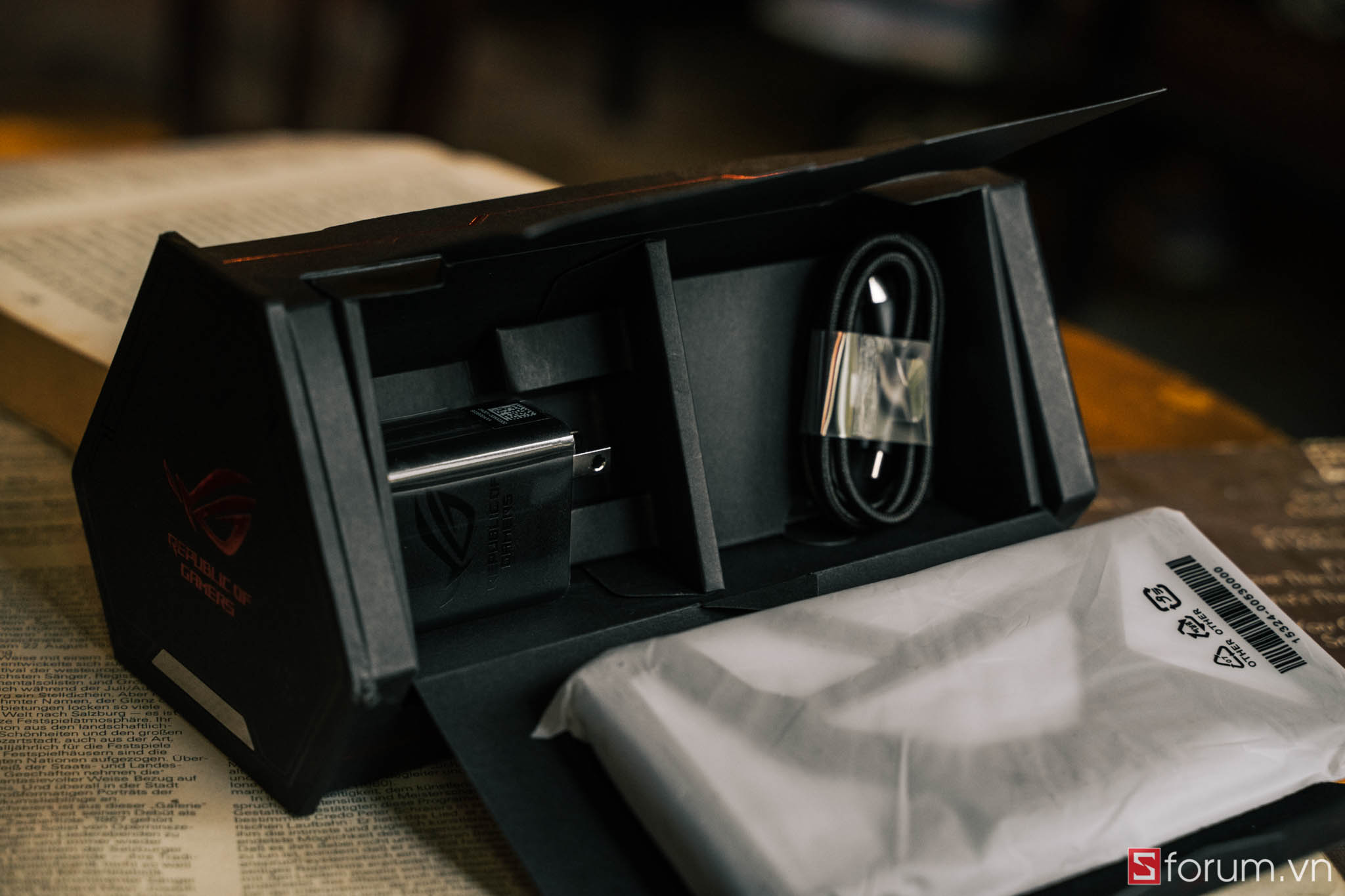 Mở hộp Asus ROG Phone 2
