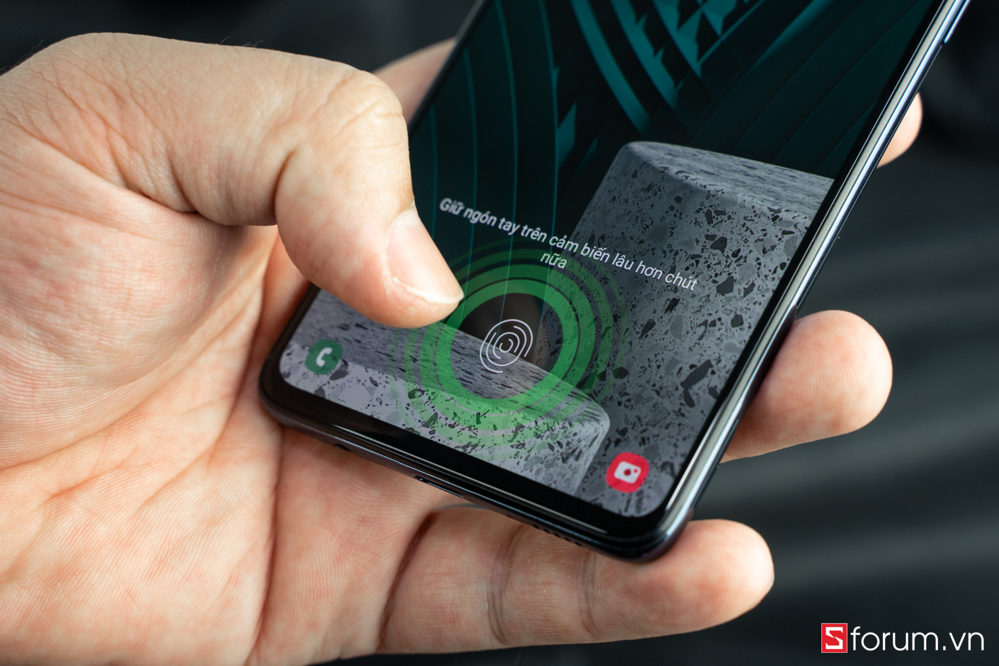 Sforum - Trang thông tin công nghệ mới nhất tren-tay-defunc-true-go-5-1 Đánh giá Galaxy A51: Camera macro thú vị, màn hình hiển thị đẹp,...